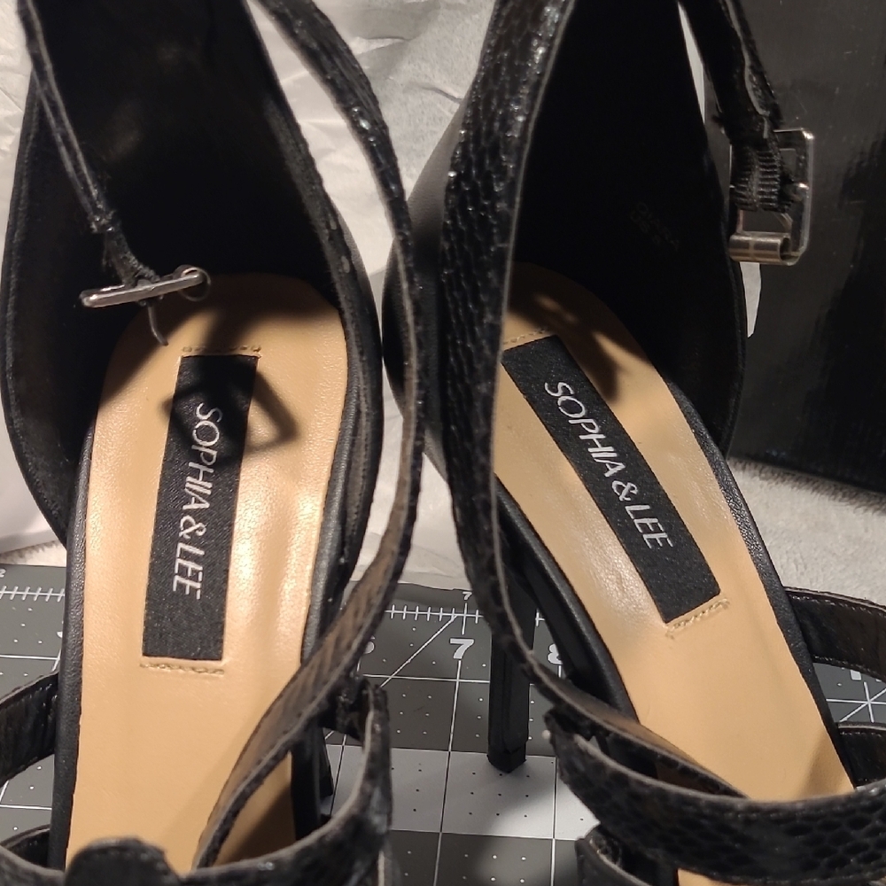Size 8 Sophia & Lee Black Strappy Stiletto Heels - Picture 2 of 16